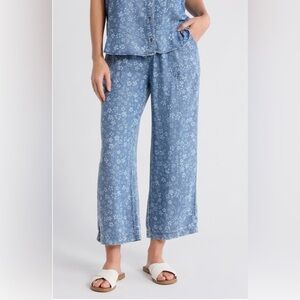 Sorrento Wide Leg Pants
Splendid In: Floral Indigo Blue